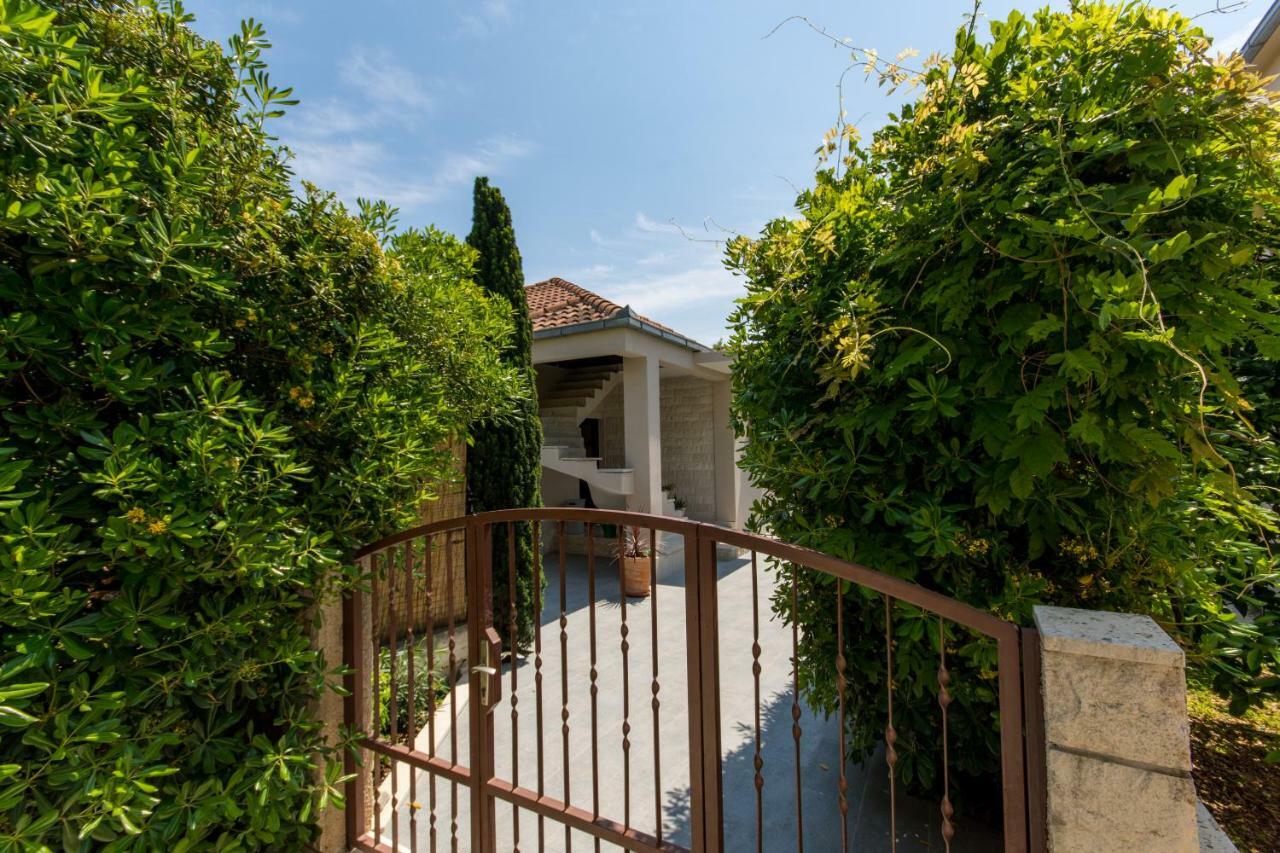Holiday Home Ruzmarin Trogir Buitenkant foto