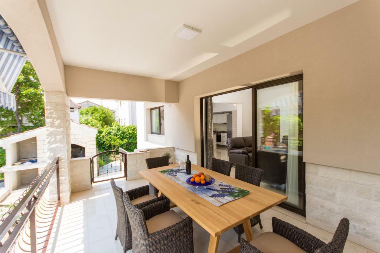 Holiday Home Ruzmarin Trogir Buitenkant foto