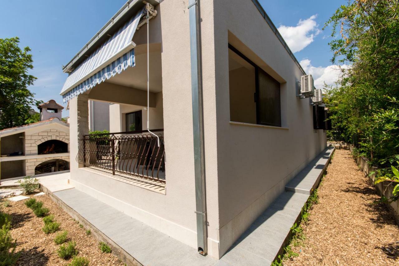 Holiday Home Ruzmarin Trogir Buitenkant foto