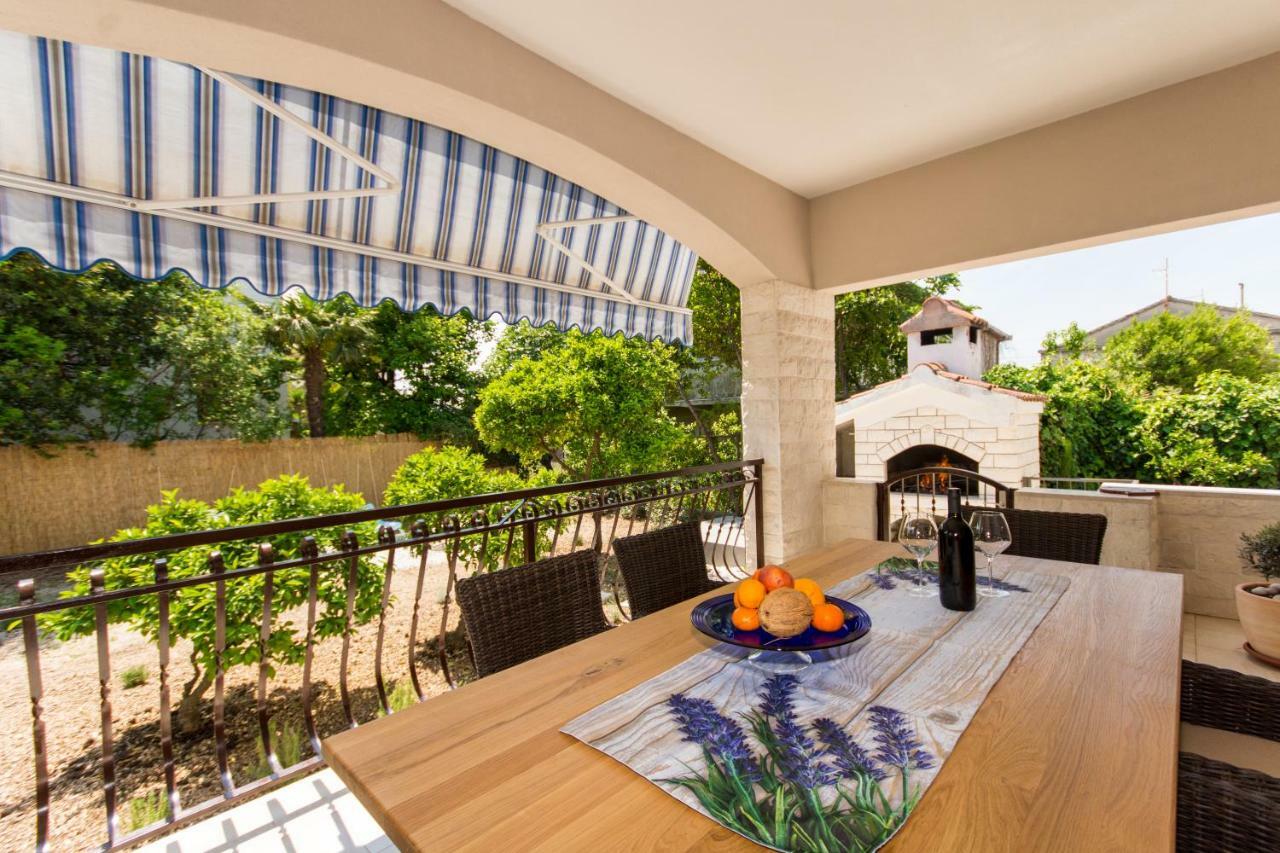 Holiday Home Ruzmarin Trogir Buitenkant foto