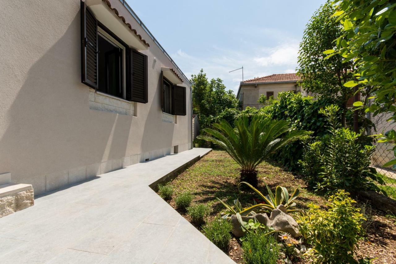 Holiday Home Ruzmarin Trogir Buitenkant foto