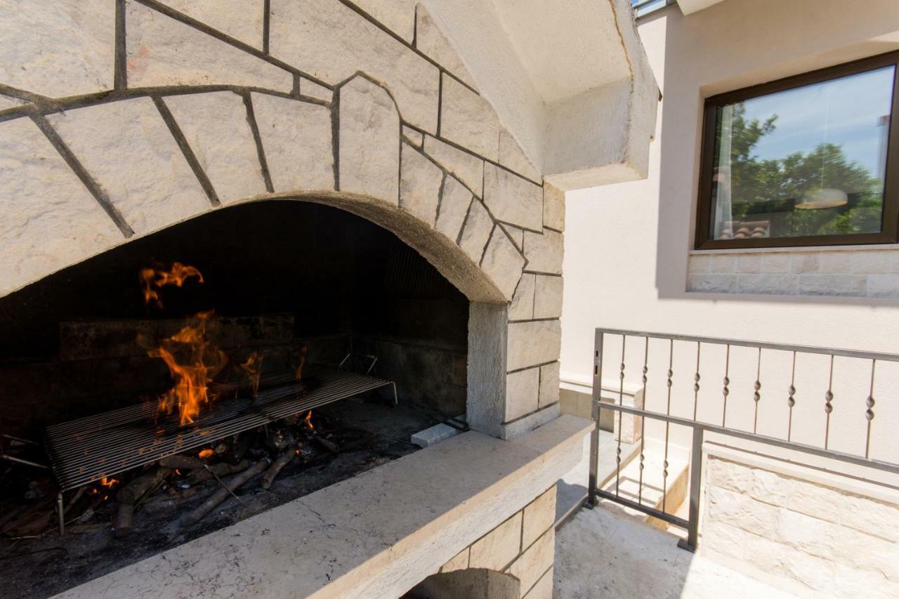 Holiday Home Ruzmarin Trogir Buitenkant foto