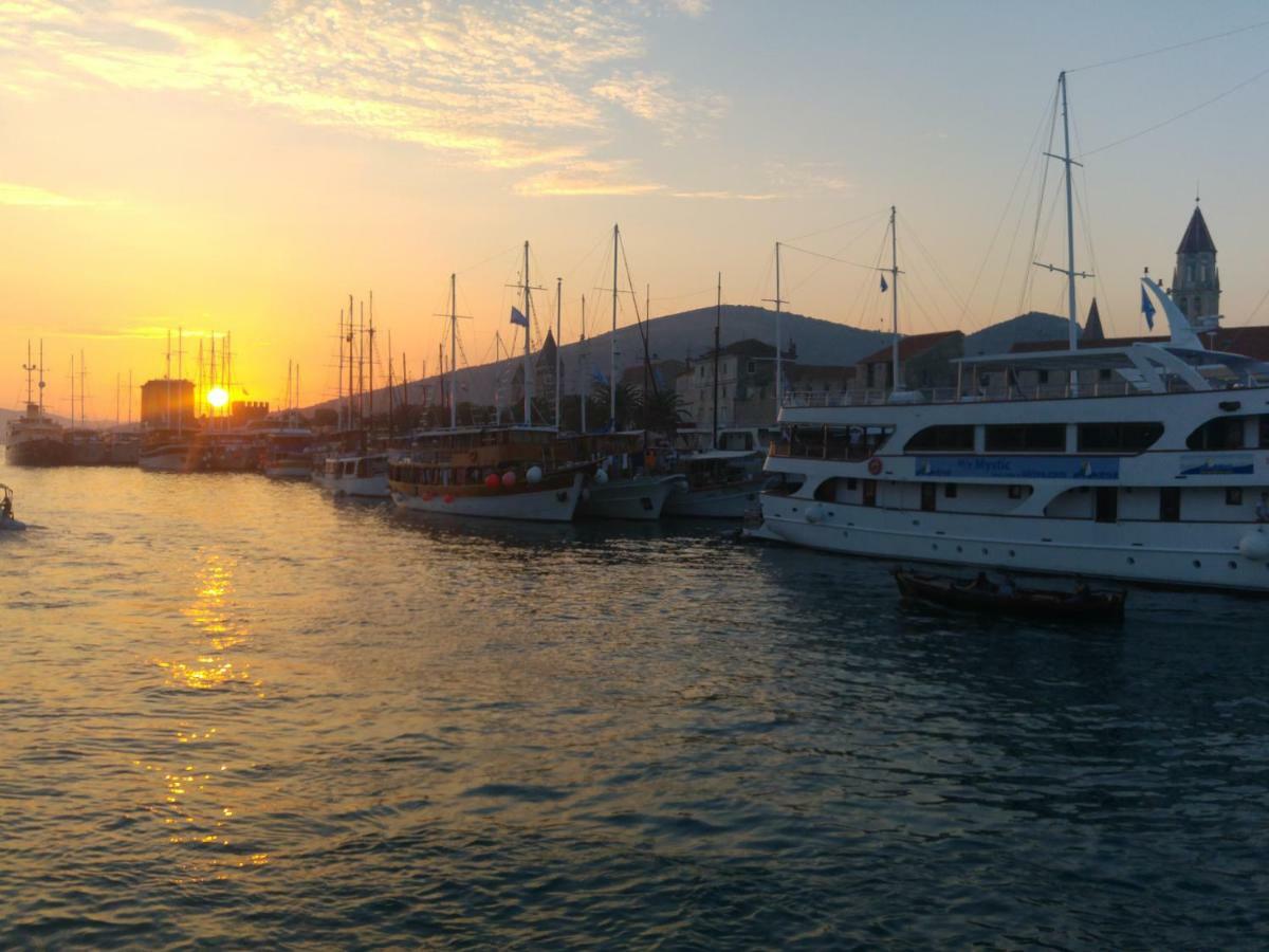Holiday Home Ruzmarin Trogir Buitenkant foto